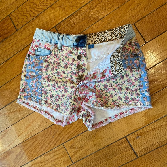 Farm Rio patchwork shorts, size 25 - Picture 3 of 6